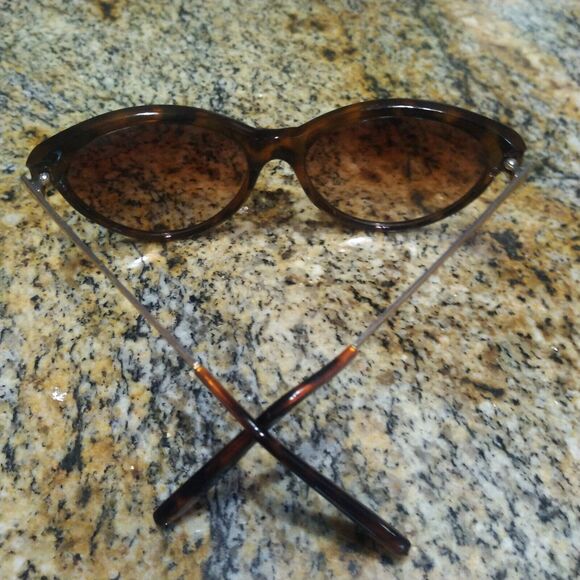 The Limited Hand Polished Modern Cat Eye Tortoise Full Rim Women's Sunglasses - Picture 9 of 13